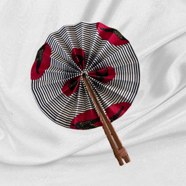 Éventail wax rayé avec motif oiseau rouge – modèle Bird.